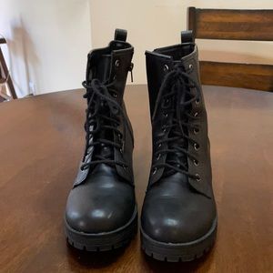 Nearly new Madden girl boots size 8.5